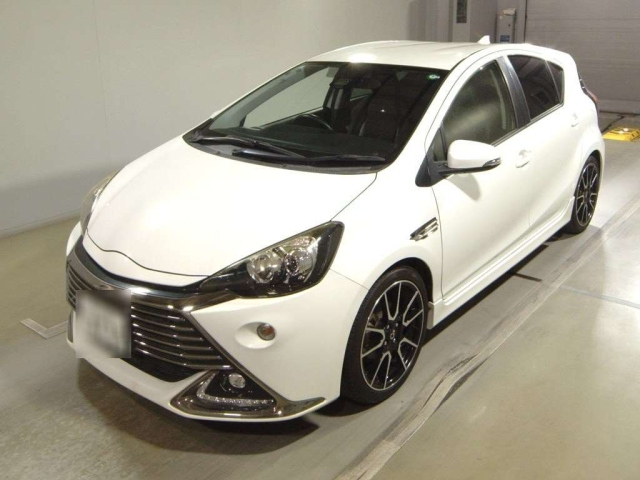 TOYOTA AQUA 2017