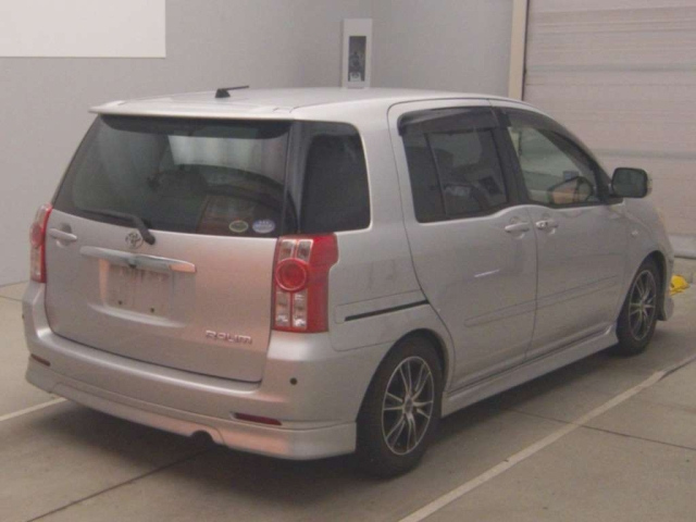 TOYOTA RAUM 2009