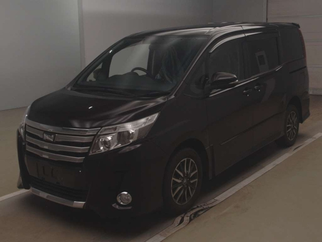 TOYOTA NOAH 2014