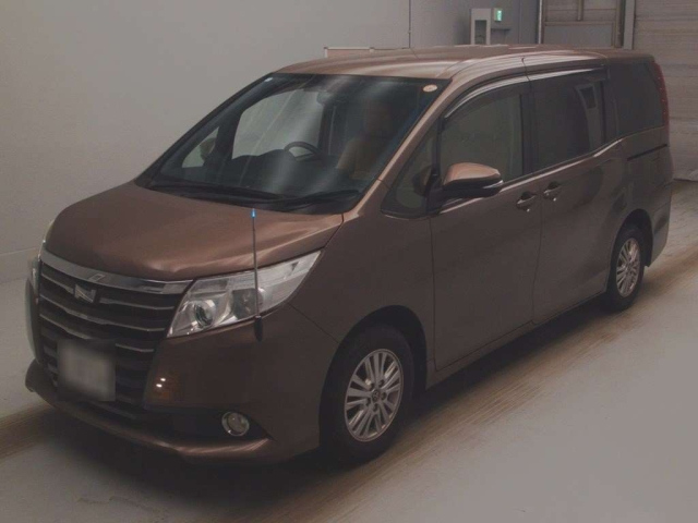 TOYOTA NOAH 2014