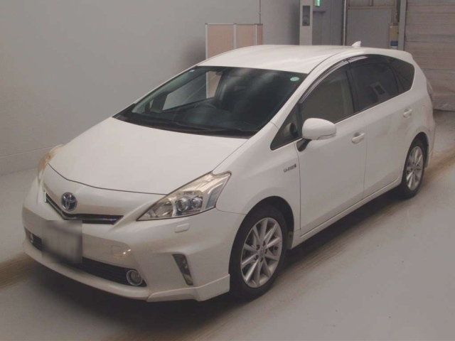 TOYOTA PRIUS ALPHA 2013