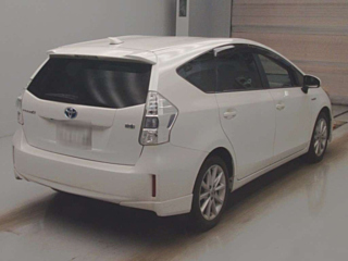 TOYOTA PRIUS ALPHA 2013