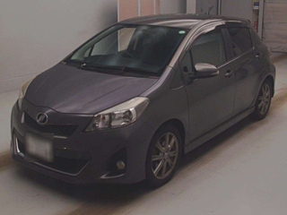 TOYOTA VITZ 2011