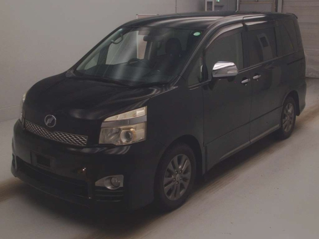 TOYOTA VOXY 2013