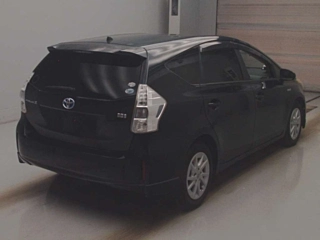 TOYOTA PRIUS ALPHA 2011
