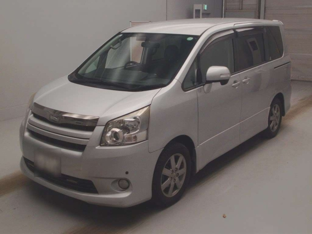 TOYOTA NOAH 2008