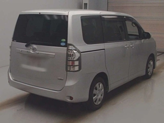 TOYOTA VOXY 2012