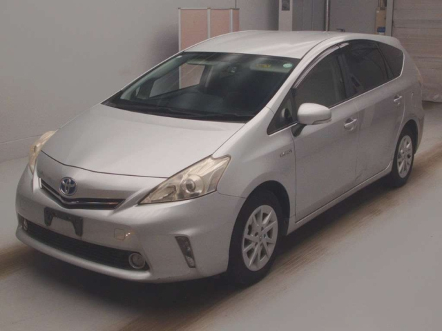 TOYOTA PRIUS ALPHA 2013