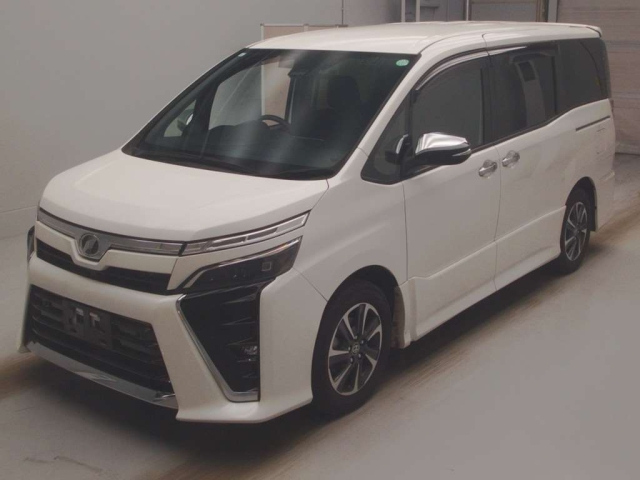 TOYOTA VOXY 2019