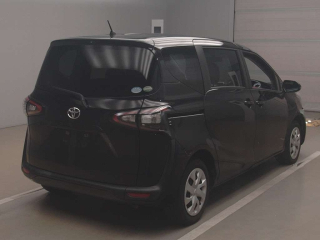 TOYOTA SIENTA 2016