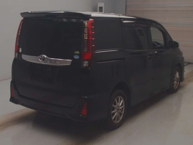 TOYOTA NOAH 2016