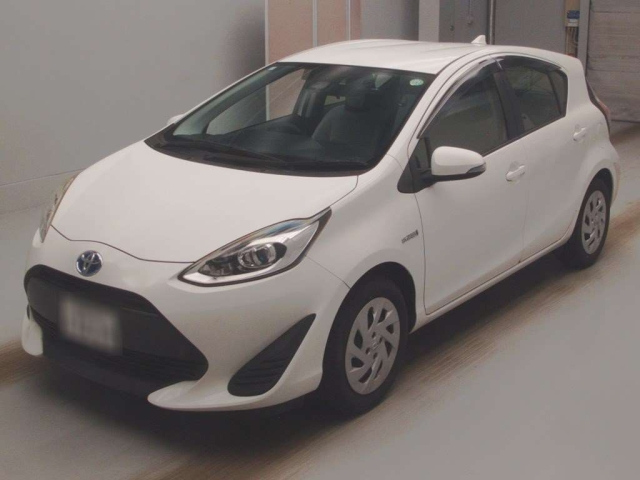 TOYOTA AQUA 2017