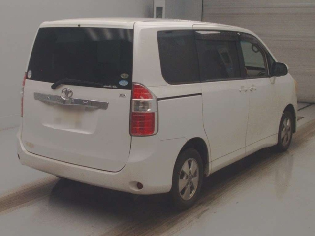 TOYOTA NOAH 2008