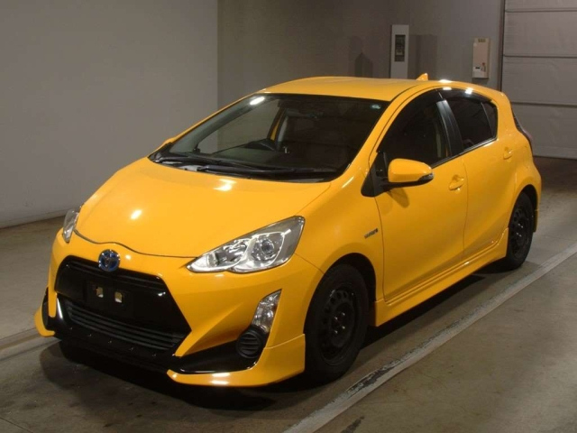 TOYOTA AQUA 2015