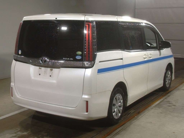 TOYOTA NOAH 2018