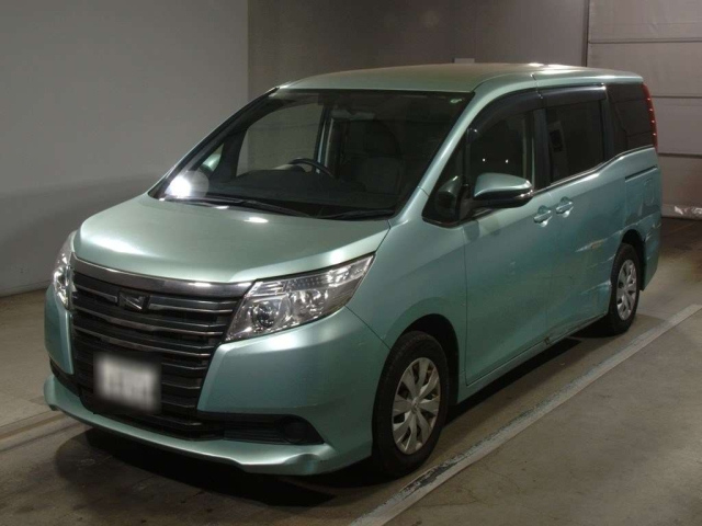TOYOTA NOAH 2017
