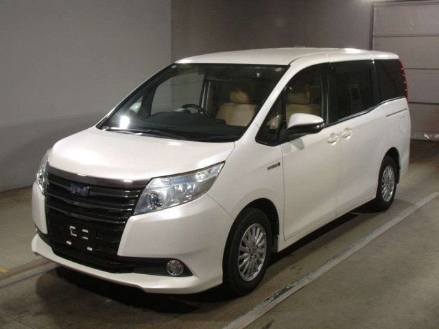 TOYOTA NOAH 2014