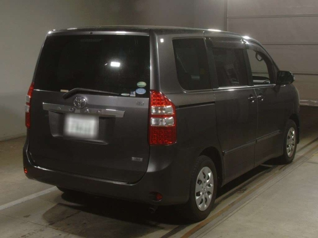 TOYOTA NOAH 2013