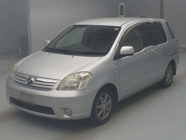 TOYOTA RAUM 2010