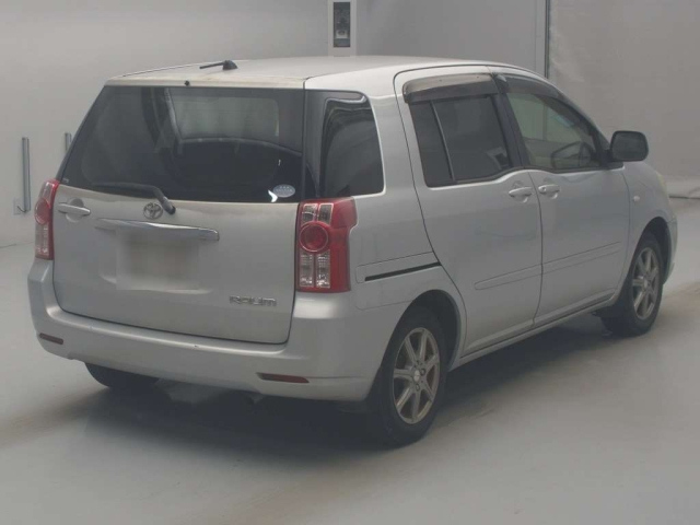 TOYOTA RAUM 2010