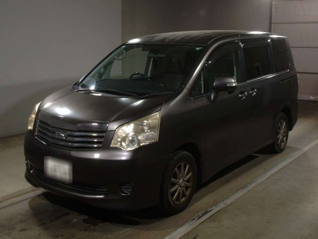 TOYOTA NOAH 2011