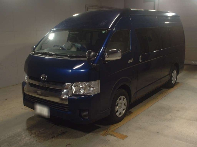 TOYOTA HIACE 2020
