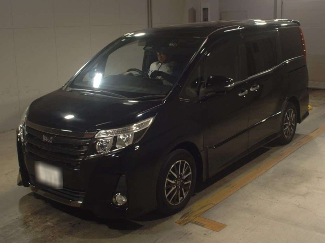 TOYOTA NOAH 2016