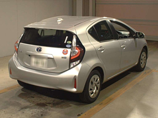 TOYOTA AQUA 2021