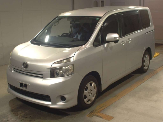 TOYOTA VOXY 2009