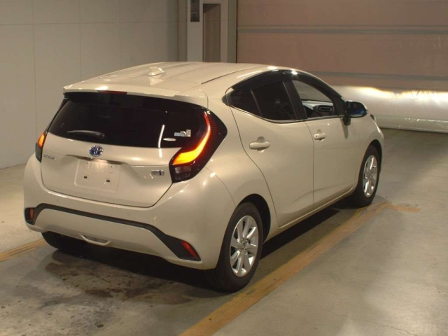 TOYOTA AQUA 2021