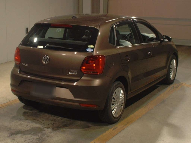 VOLKSWAGEN POLO 2015