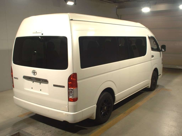 TOYOTA HIACE 2022