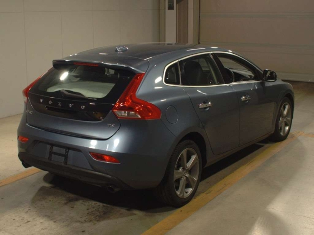 VOLVO V40 2014
