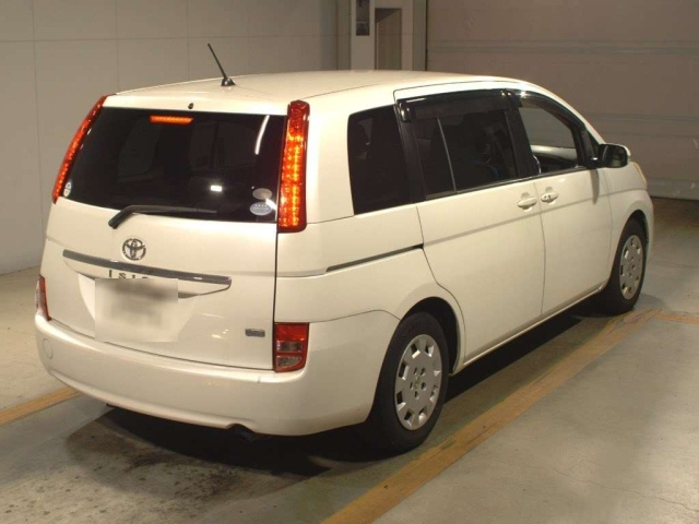 TOYOTA ISIS 2010
