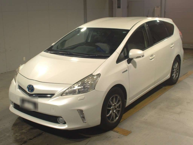 TOYOTA PRIUS ALPHA 2013