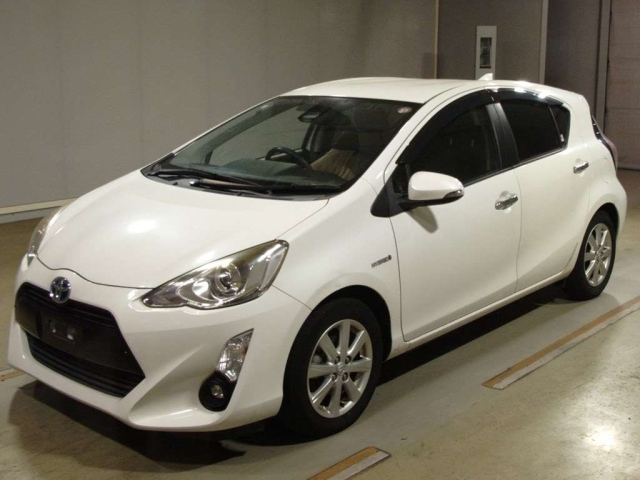 TOYOTA AQUA 2016