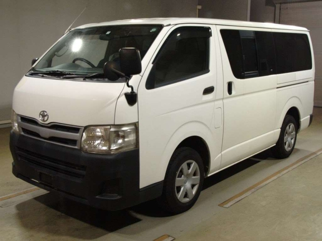 TOYOTA HIACE VAN 2013