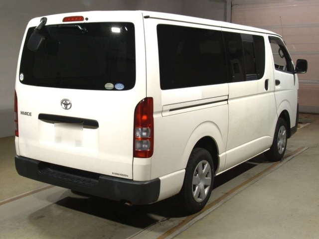 TOYOTA HIACE VAN 2013