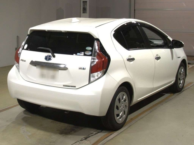 TOYOTA AQUA 2017