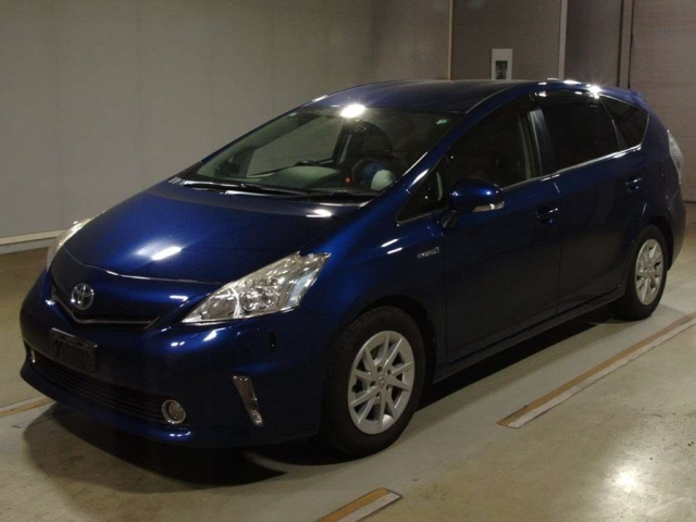 TOYOTA PRIUS ALPHA 2014