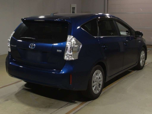 TOYOTA PRIUS ALPHA 2014