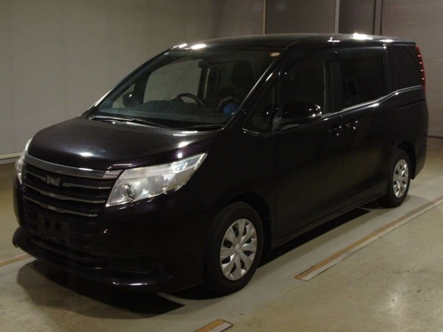 TOYOTA NOAH 2014