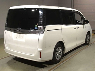 TOYOTA VOXY 2018