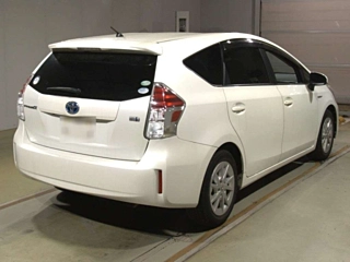 TOYOTA PRIUS ALPHA 2015
