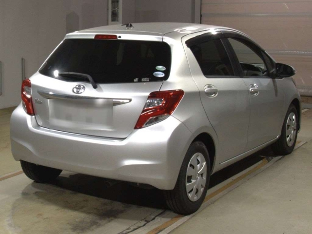 TOYOTA VITZ 2015