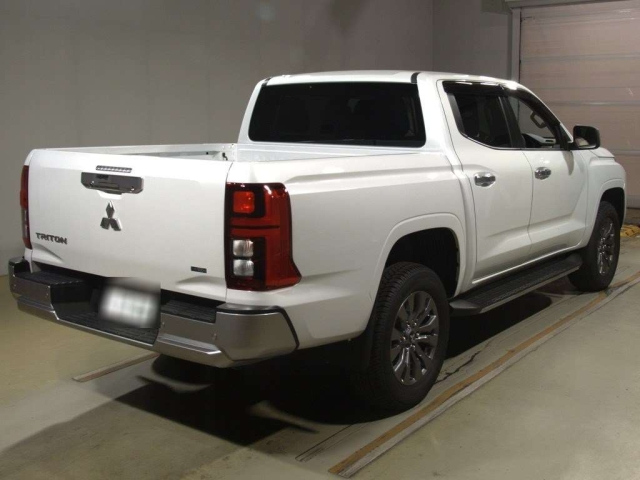 MITSUBISHI TRITON 2024