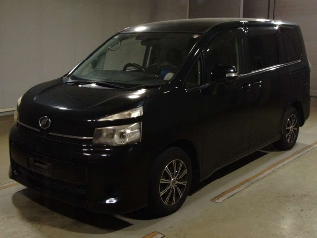 TOYOTA VOXY 2012