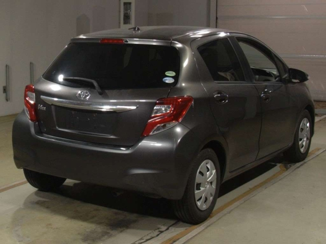 TOYOTA VITZ 2015
