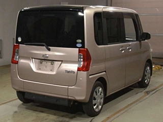 DAIHATSU TANTO 2015