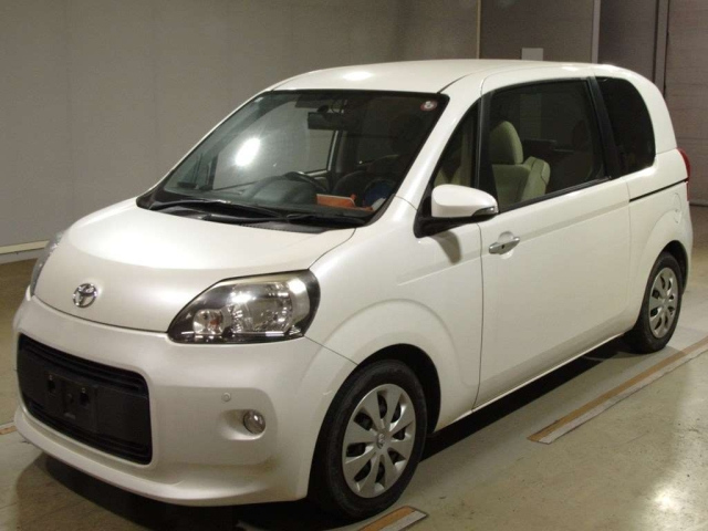 TOYOTA PORTE 2013